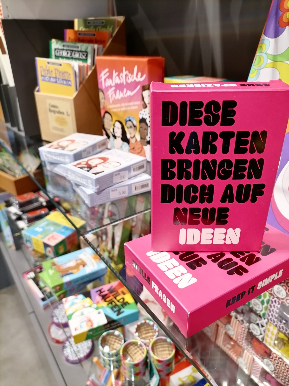 Auslage im Museumsshop