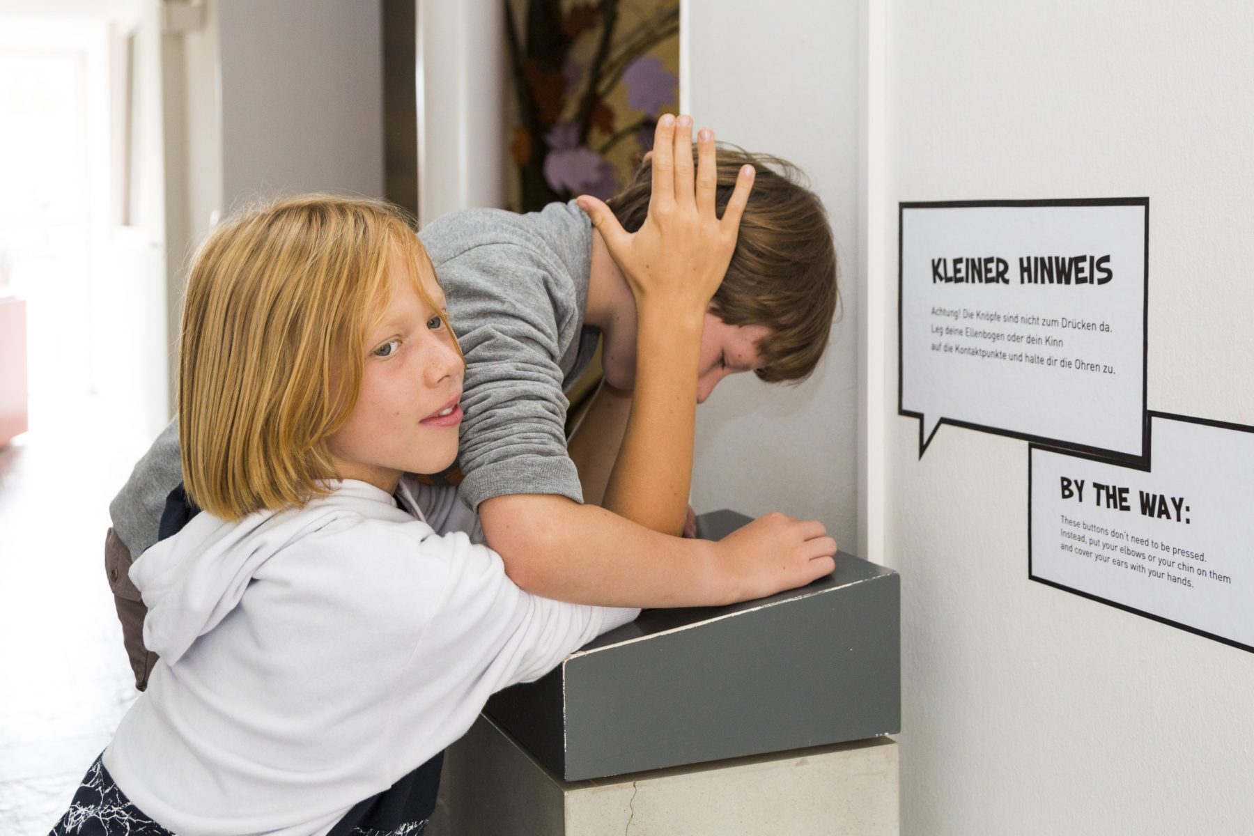 Listening with the bones - can that work? You can find out at the "bone sound"-station.