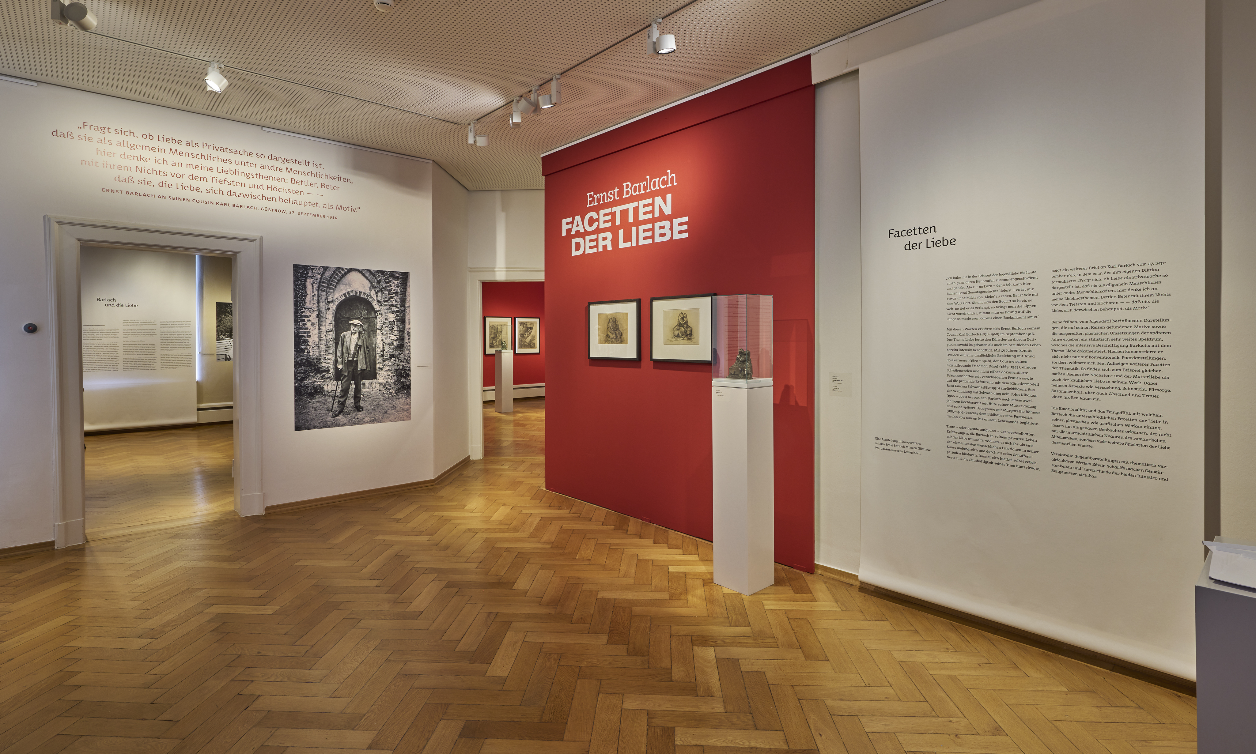 Das Foto zeigt einen Blick in die Ausstellungsräume der Ausstellung Ernst Barlach im Edwin Scharff Museum.